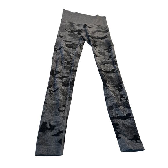 Gymshark Pants - Gymshark Adapt Camo Seamless Leggings Black & Gray Logo Size Small